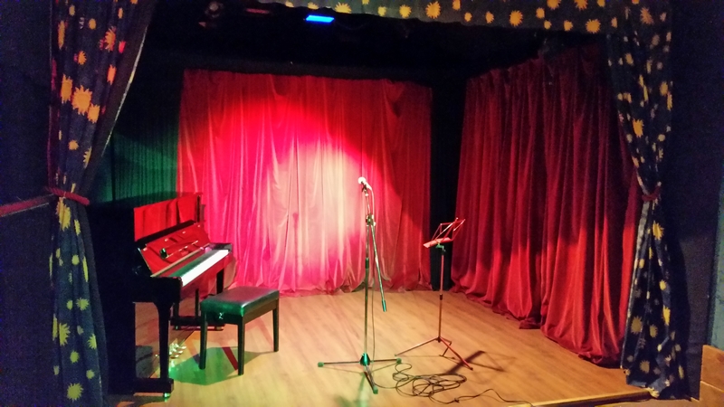 la scene du Theatre de la colombe